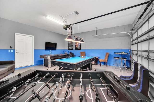 8940 Zurich Ln, Kissimmee, FL 34747 - game room with a garage and concrete block wall
