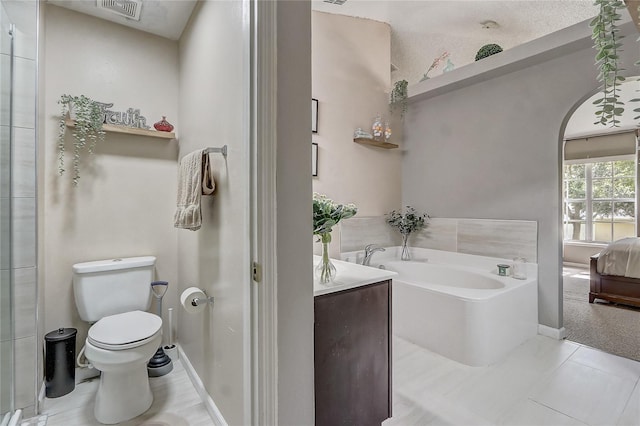 569 Yearling Cove Loop, Apopka, FL 32703 - full bath with a garden tub and toilet