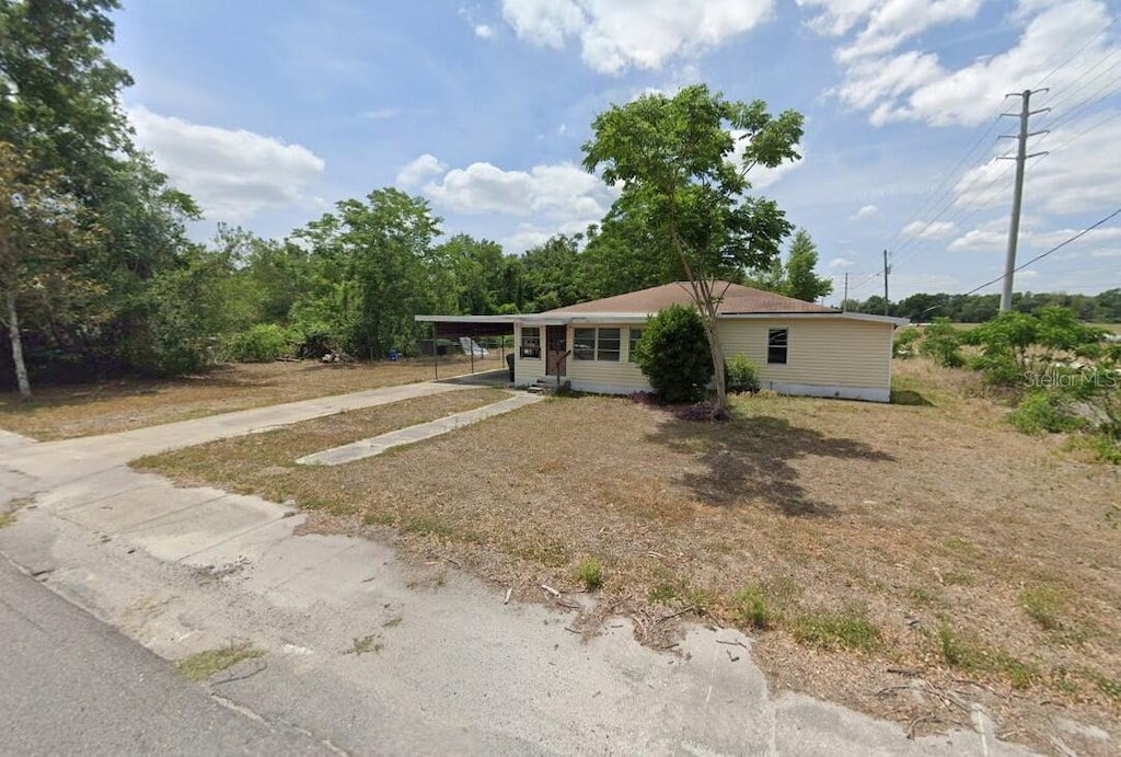 602 N W St, Bushnell, FL 33513 - view of front of property with concrete driveway and an attached carport