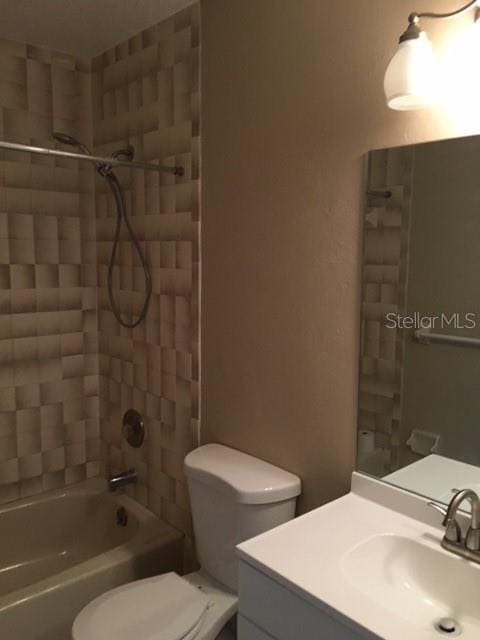 3370 Cedar Springs Pl Unit 156, Winter Park, FL 32792 - bathroom with vanity and bathtub / shower combination