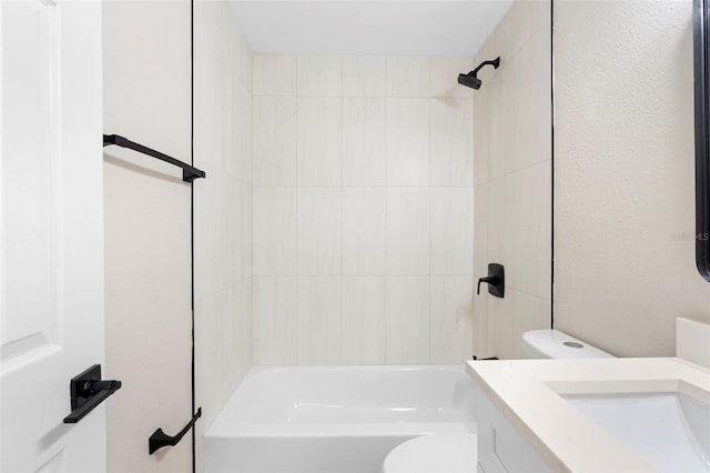 5310 Pineview Way, Apopka, FL 32703 - bathroom featuring vanity and bathtub / shower combination