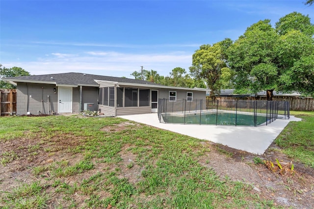 5310 Pineview Way, Apopka, FL 32703 - rear view of house featuring a sunroom, a fenced backyard, a shingled roof, and a patio