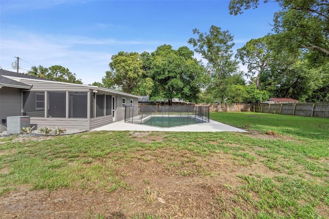5310 Pineview Way, Apopka, FL 32703 - fenced backyard with a patio area and a sunroom
