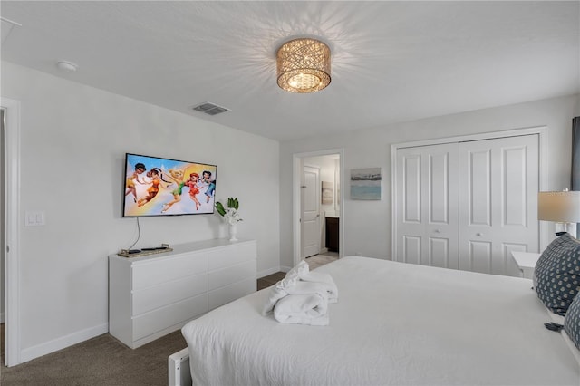 9005 Stinger Dr, Davenport, FL 33896 - carpeted bedroom featuring a closet and ensuite bath