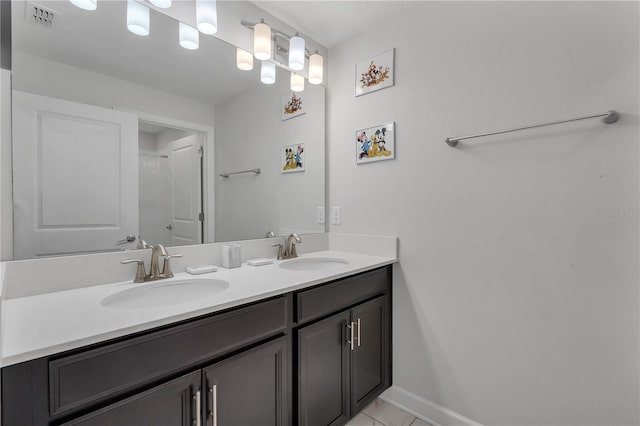 9005 Stinger Dr, Davenport, FL 33896 - full bath with double vanity and baseboards