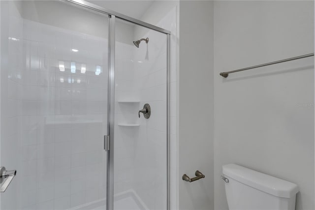 9005 Stinger Dr, Davenport, FL 33896 - full bath with toilet and a shower stall