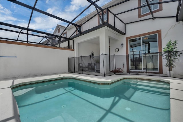 9005 Stinger Dr, Davenport, FL 33896 - swimming pool with a lanai and a patio area