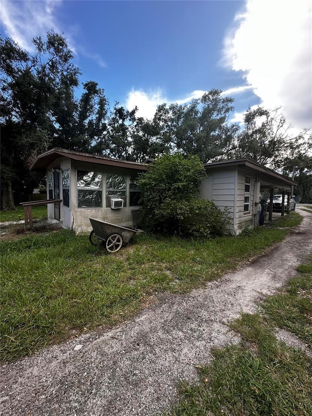 10004 Vaughn St, Gibsonton, FL 33534 - view of side of property featuring cooling unit