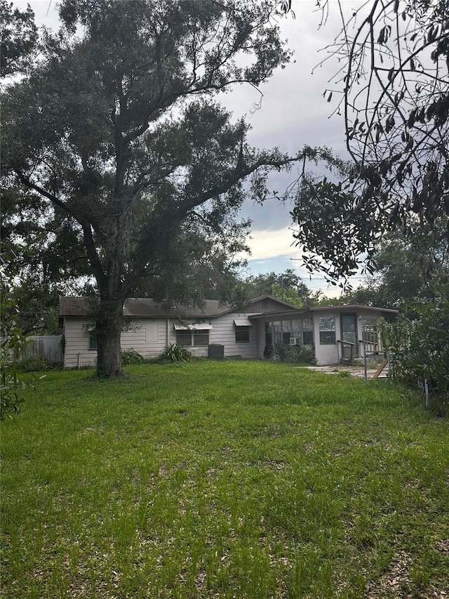 10004 Vaughn St, Gibsonton, FL 33534 - view of grassy yard