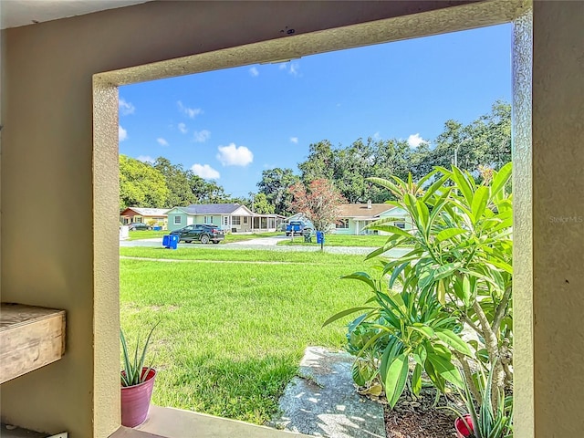 1505 E Elm Rd, Lakeland, FL 33801 - view of grassy yard featuring a residential view