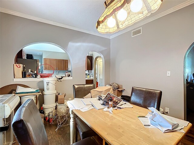 1505 E Elm Rd, Lakeland, FL 33801 - dining space featuring arched walkways, wood finished floors, and ornamental molding