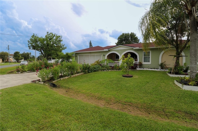 317 Cortez Ct, Kissimmee, FL 34758 - view of front of home with stucco siding, driveway, an attached garage, and a front lawn