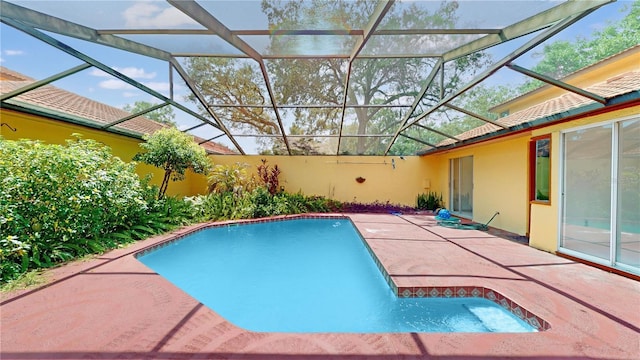 5045 Bermuda Cir Unit 12, Orlando, FL 32808 - swimming pool featuring a patio area and a lanai