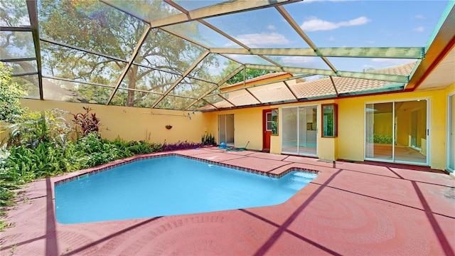 5045 Bermuda Cir Unit 12, Orlando, FL 32808 - outdoor pool with a patio and a lanai