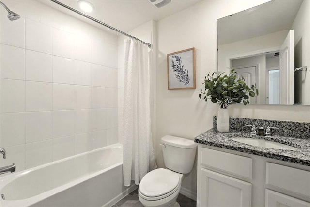 13298 Pontoon Rd, Winter Garden, FL 34787 - bathroom featuring vanity and shower / bath combo with shower curtain