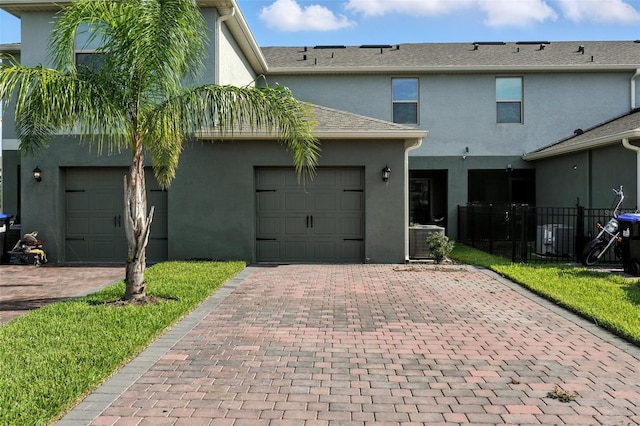 13298 Pontoon Rd, Winter Garden, FL 34787 - traditional home with stucco siding, a garage, and decorative driveway