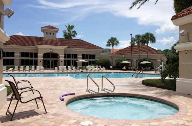 3507 Tenby Cir, Clermont, FL 34711 - community pool featuring a community hot tub and a patio