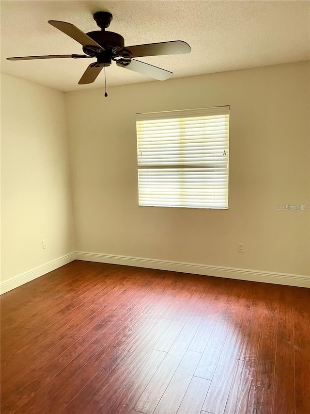 957 Southridge Trl, Altamonte Springs, FL 32714 - spare room featuring wood finished floors, ceiling fan, and a textured ceiling