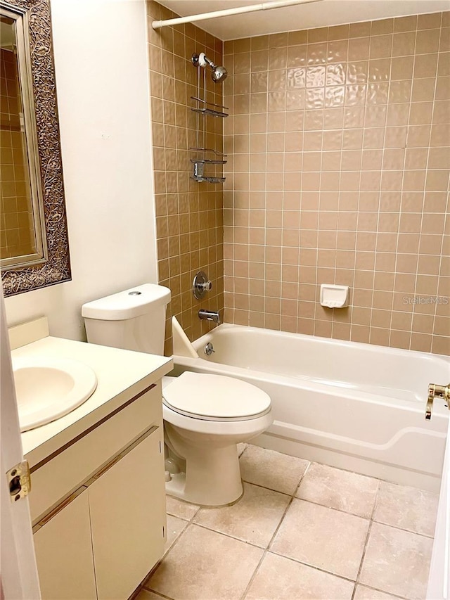 957 Southridge Trl, Altamonte Springs, FL 32714 - full bath with vanity, tile patterned flooring, and shower / tub combination