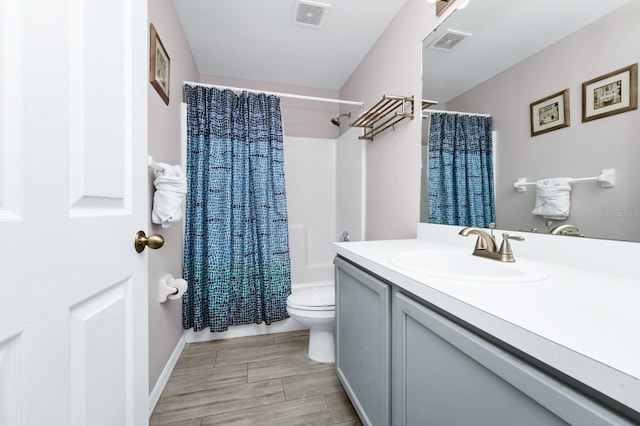 1520 Gulf Vue Dr, Haines City, FL 33844 - full bathroom with vanity and shower / bath combo with shower curtain