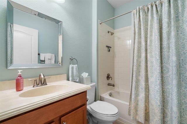 3685 Corsica Ln, Clermont, FL 34711 - bathroom featuring shower / bathtub combination with curtain and vanity