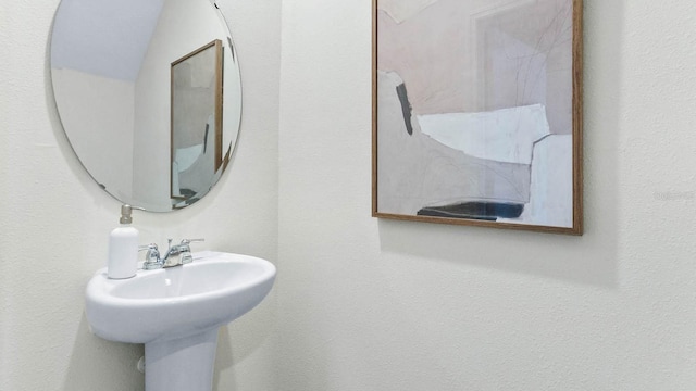 2416 Penguin Blvd, Davenport, FL 33837 - bathroom with a sink