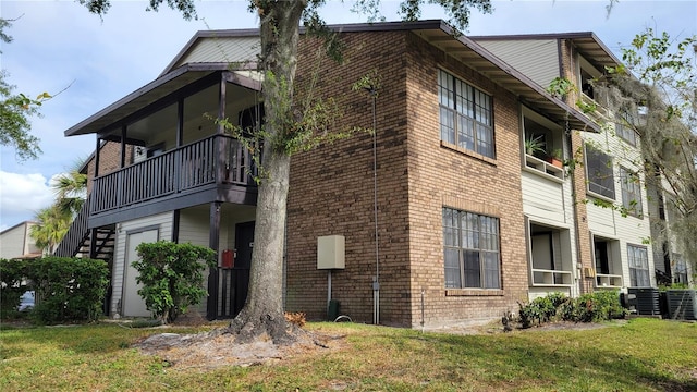 4609 Cason Cove Dr Unit 528, Orlando, FL 32811 - view of side of home featuring a balcony, brick siding, and a lawn