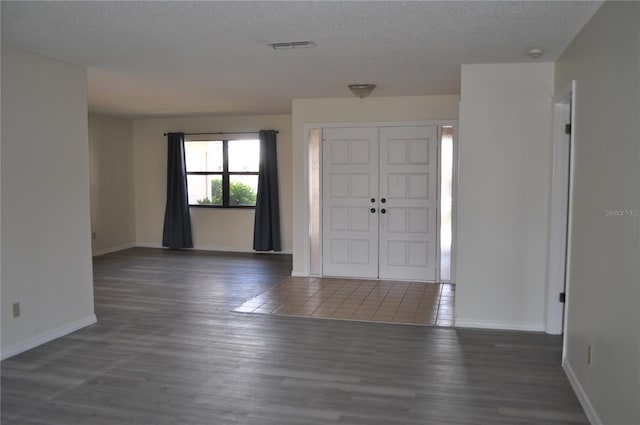 721 Elkhorn Rd, Sun City Center, FL 33573 - foyer entrance with wood finished floors and a textured ceiling