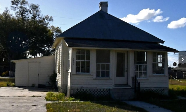 1316 Ohio Ave, Saint Cloud, FL 34769 - view of front facade featuring concrete driveway and a chimney
