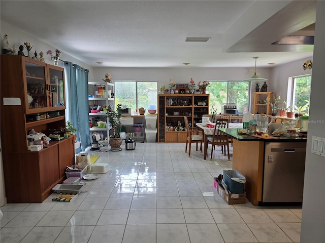 Listing photo 4 - caption unavailable