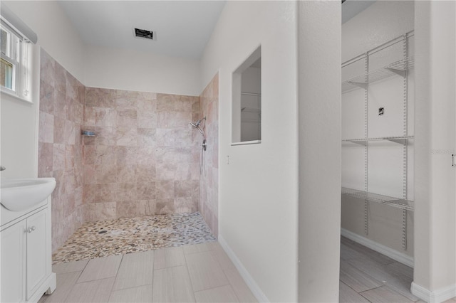 10642 Masters Dr, Clermont, FL 34711 - full bathroom featuring vanity, a tile shower, and a spacious closet