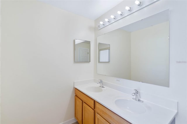 2670 S Palmetto Ridge Cir, Apopka, FL 32712 - bathroom featuring double vanity