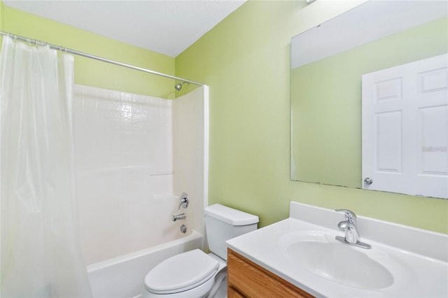 2670 S Palmetto Ridge Cir, Apopka, FL 32712 - bathroom featuring vanity and shower / bathtub combination with curtain