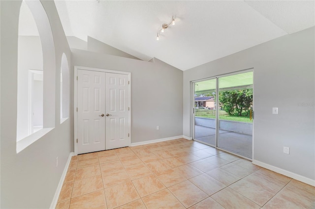 938 Gateshead Ct, Kissimmee, FL 34758 - unfurnished room featuring vaulted ceiling, arched walkways, and light tile patterned floors