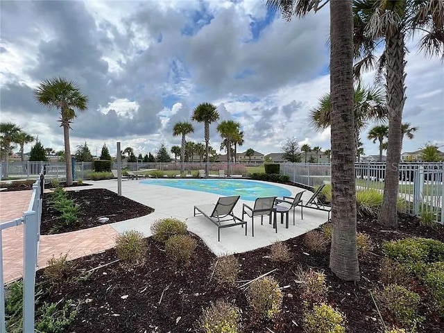 2343 Garden Belle Dr, Clermont, FL 34711 - community pool with a patio