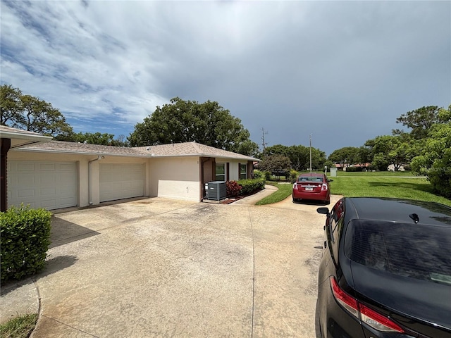8131 Braddock Cir Unit 1, Port Richey, FL 34668 - view of front of property featuring driveway, stucco siding, an attached garage, and a front yard