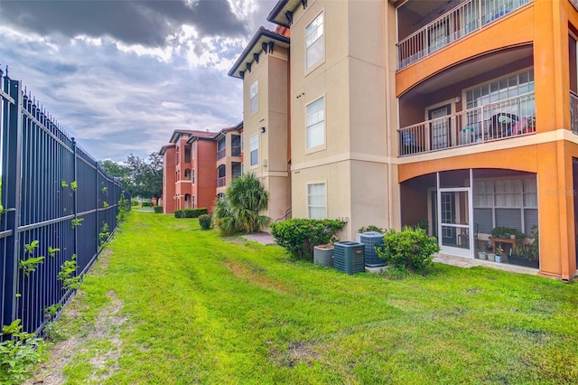 5554 Metrowest Blvd Unit 305, Orlando, FL 32811 - view of grassy yard