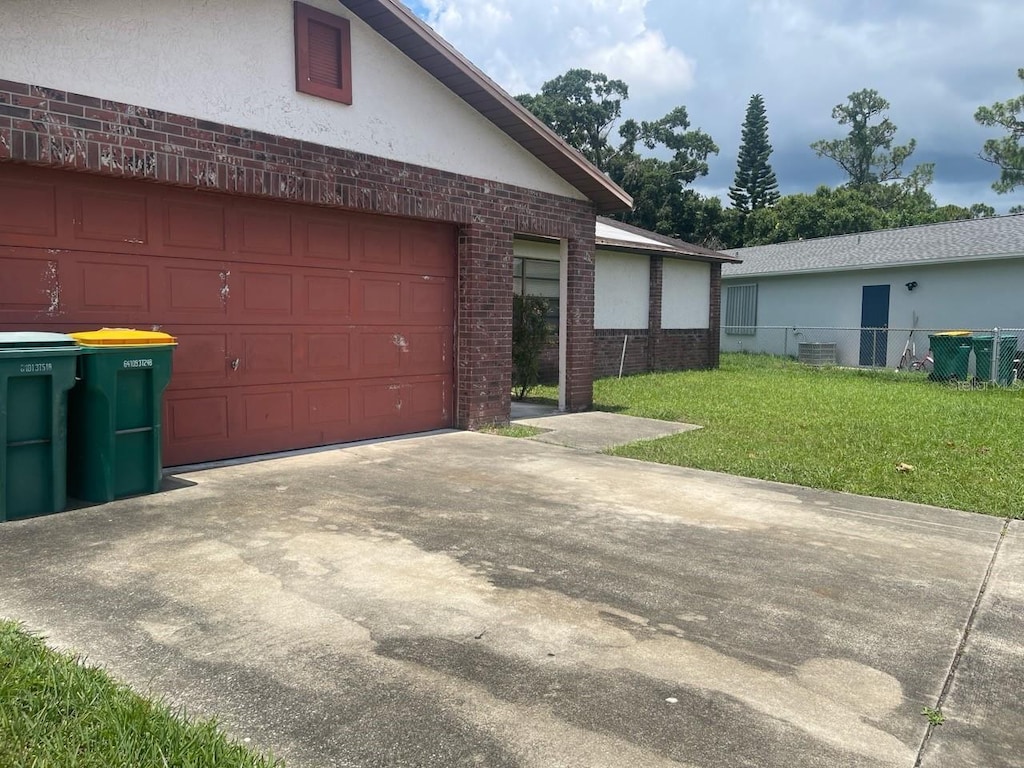 335 Cinnamon Lake Cir, Melbourne, FL 32901 - photo 1