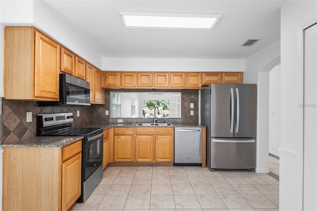 7352 Tower Bridge Dr, Wesley Chapel, FL 33545 - photo 2
