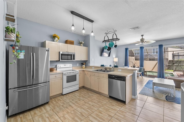 8115 Princess Palm Ln, Kissimmee, FL 34747 - photo 3