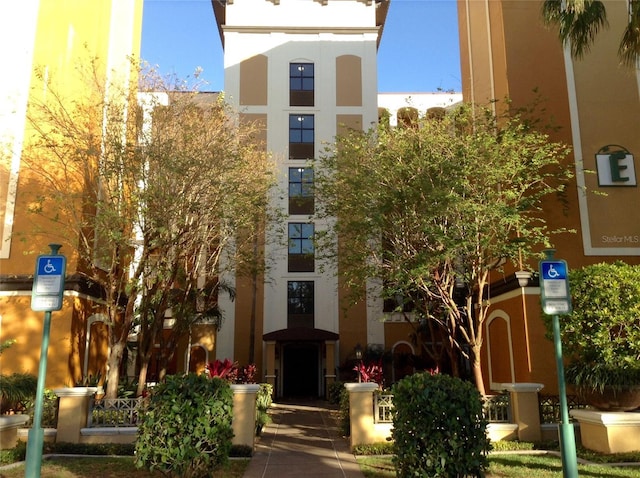 12527 Floridays Resort Dr Unit 611-E, Orlando, FL 32821 - photo 2