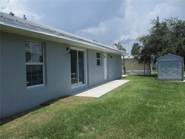 view of yard featuring a shed and a patio area