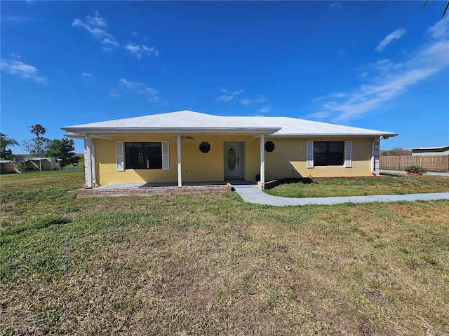 ranch-style house featuring a front lawn