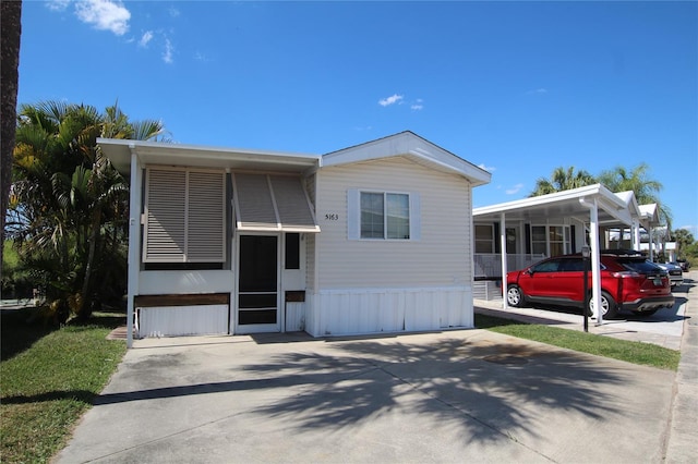 manufactured / mobile home with a carport