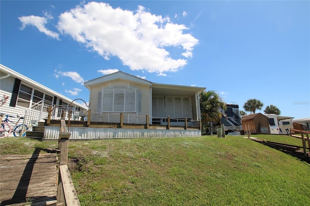 back of house featuring a lawn