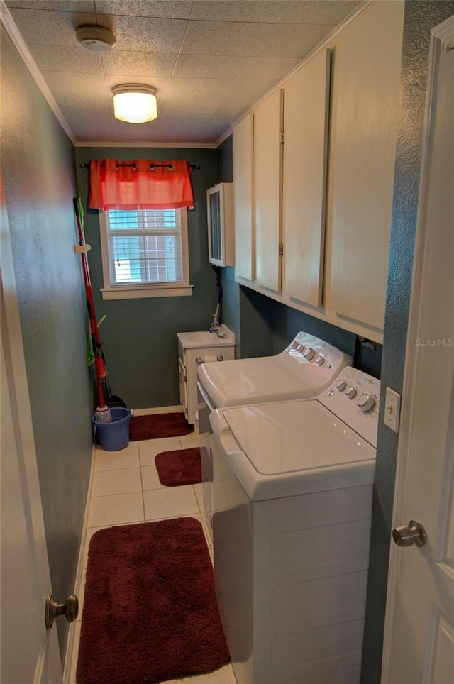 laundry room with cabinets, crown molding, independent washer and dryer, and light tile patterned flooring