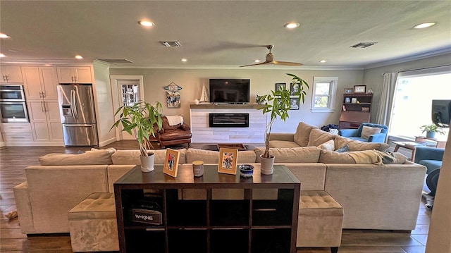 245 Lake Seminary Cir, Maitland, FL 32751 - living room featuring crown molding, recessed lighting, and visible vents