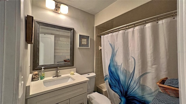 full bathroom featuring vanity, toilet, and shower / bath combo