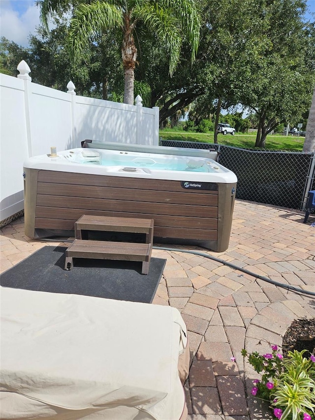 7950 Hwy 78 W Unit 171, Okeechobee, FL 34974 - view of patio / terrace with a hot tub