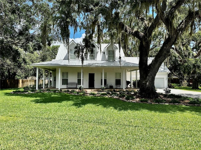 farmhouse inspired home featuring a garage, a front lawn, and a porch